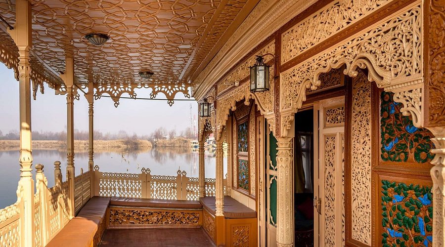 Royal Dal Houseboat